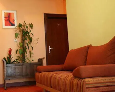 De La Sure Hotel